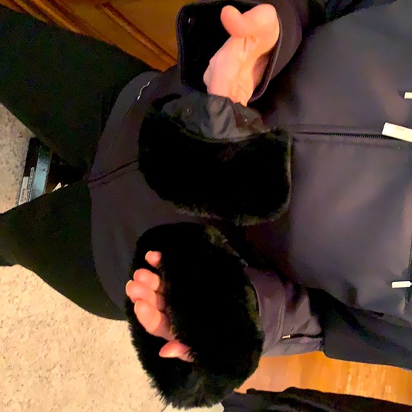 SPYDER SKI JACKET with removable fur cuffs and hood. Warm and super stylish! - Picture 4 of 6